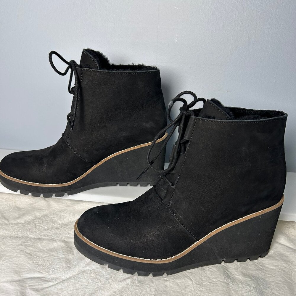 Eileen Fisher NWT Sherpa lined Alpine Suede wedge bootie, Size 9, black Fall